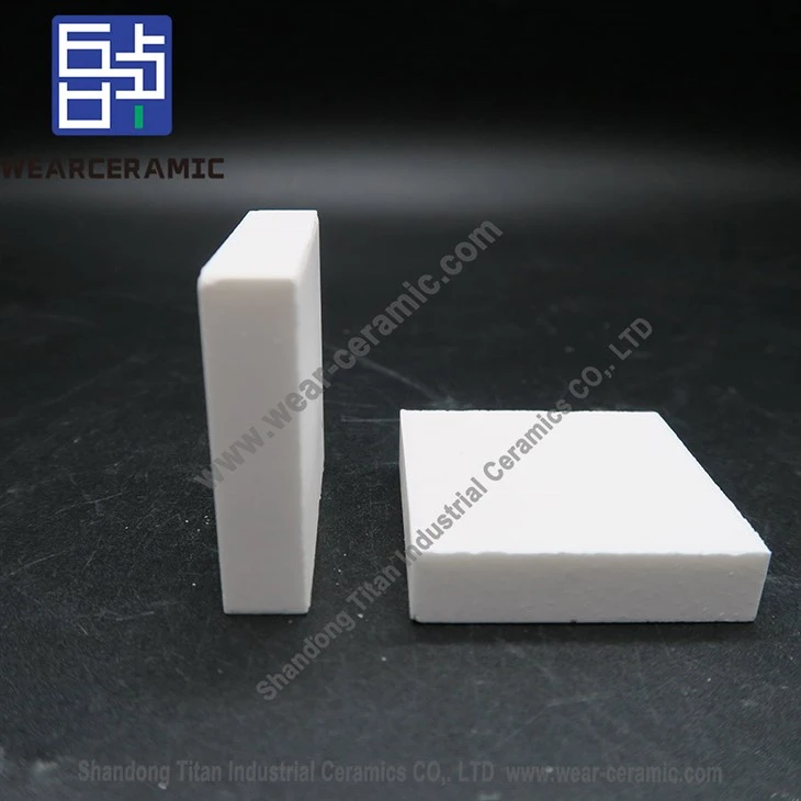 Piastrella resistente all'abrasione in ceramica di allumina
